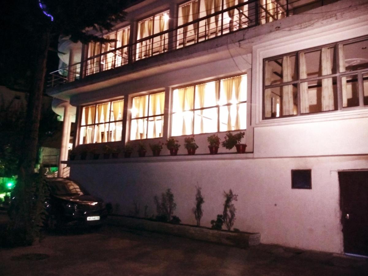 Hotel Hill Palace 考萨尼 外观 照片